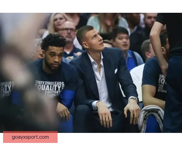 波神被保罗里德顶到腰部返回更衣室 本场比赛能否出战成疑